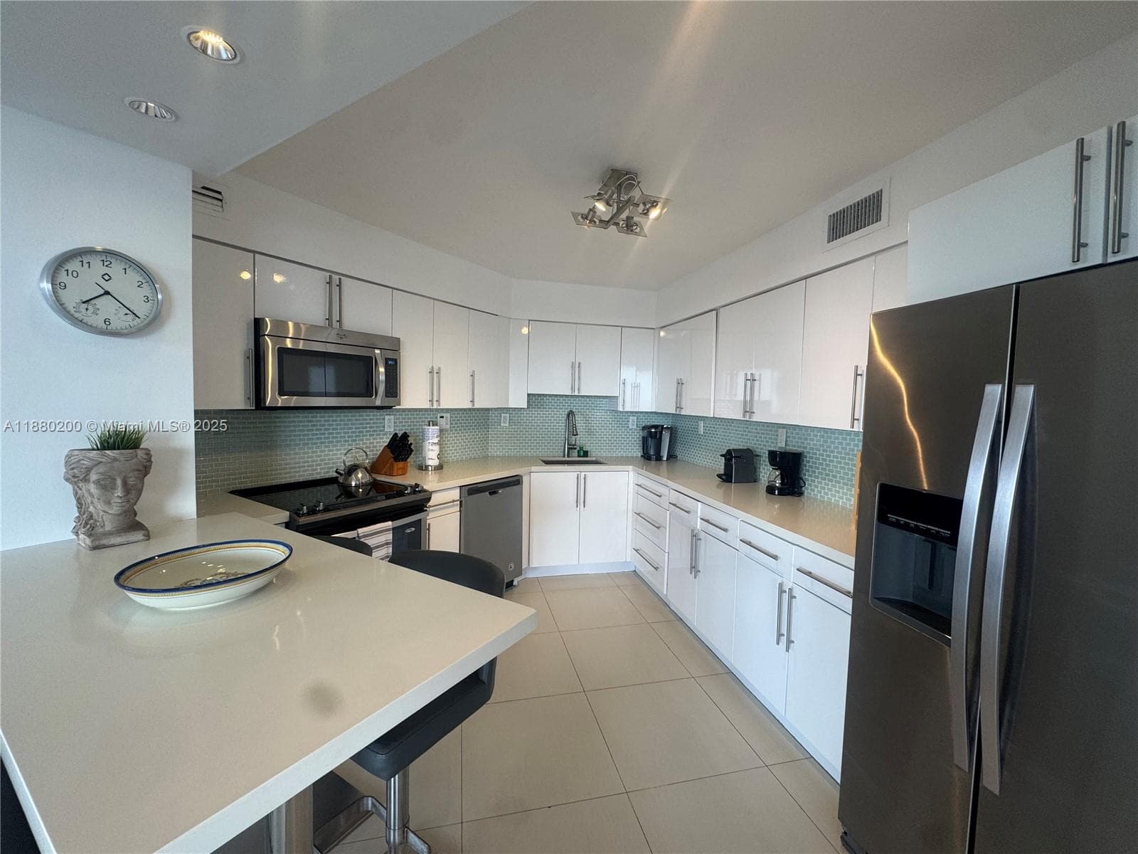 5151 Collins Ave # 923, Miami Beach FL 33140 — 4