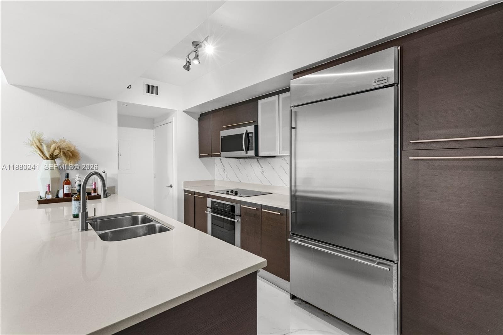55 SE 6th St # 1203, Miami FL 33131 — 2
