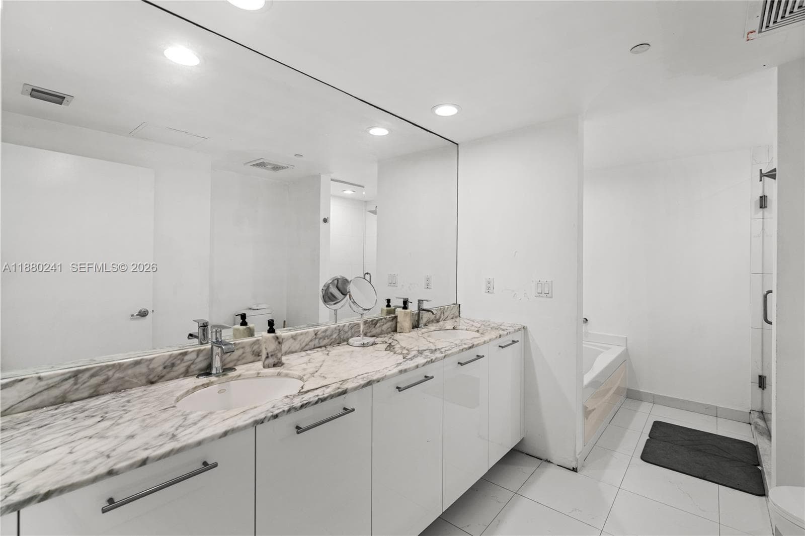 55 SE 6th St # 1203, Miami FL 33131 — 6
