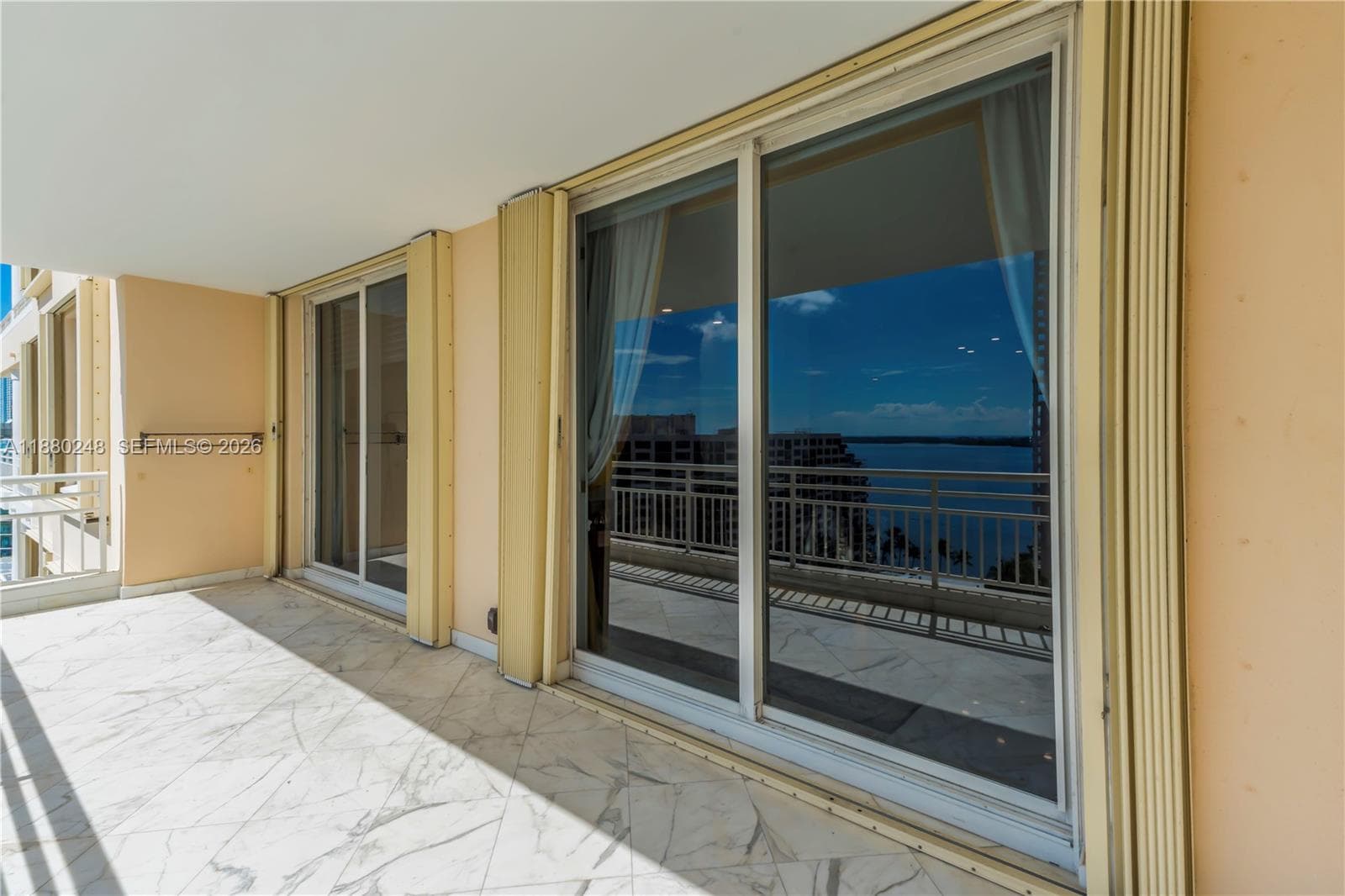 888 Brickell Key Dr # 1807, Miami FL 33131 — 33