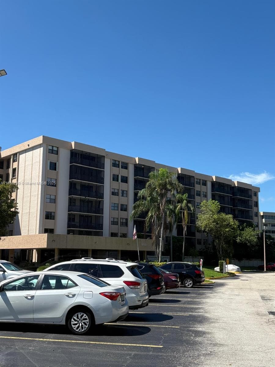 900 NE 195th St # 702, Miami FL 33179 — 26