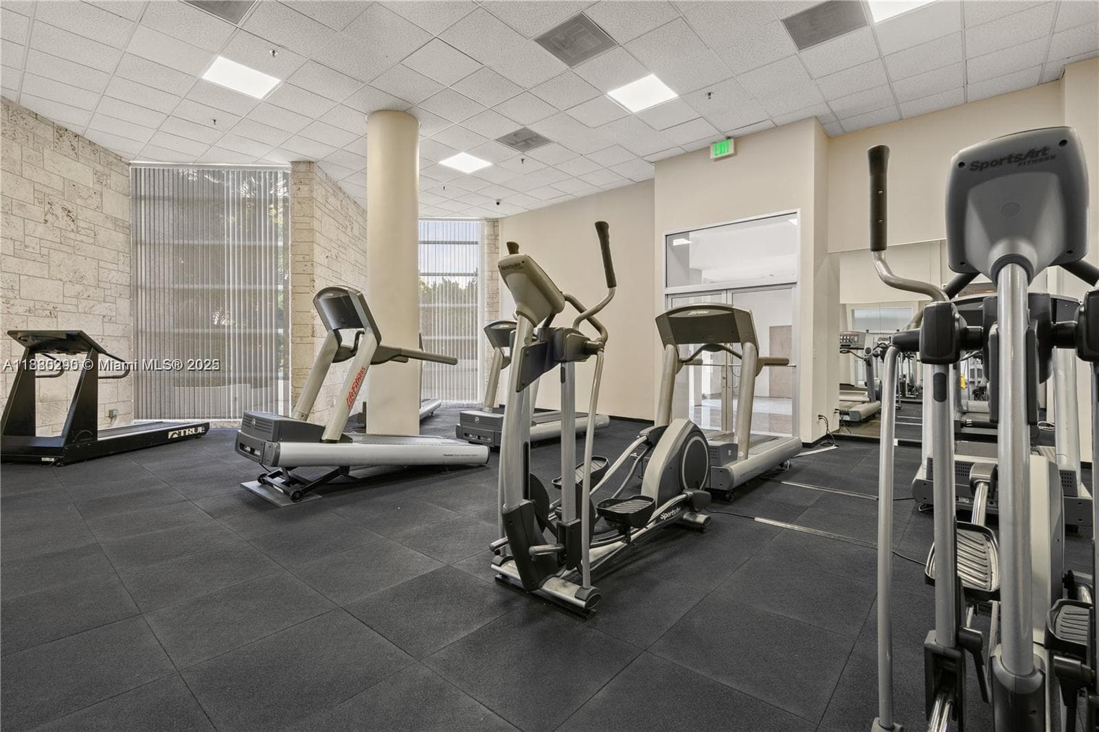 5161 Collins Ave # 514, Miami Beach FL 33140 — 32