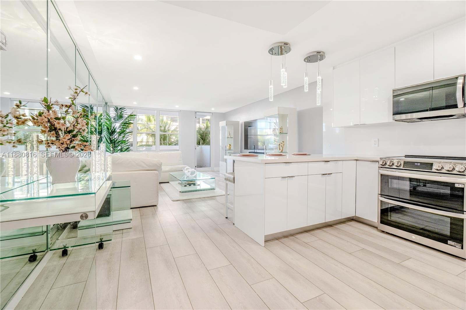 100 Lincoln Rd # 323, Miami Beach FL 33139 — 1