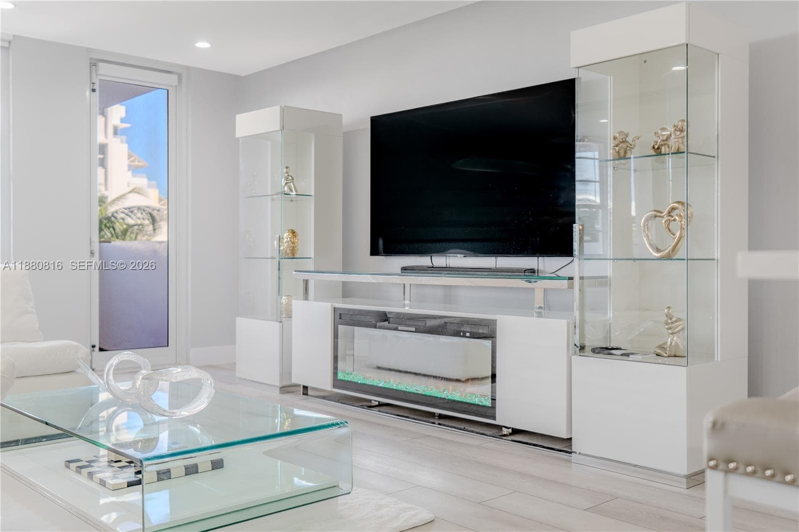 100 Lincoln Rd # 323, Miami Beach FL 33139 — 28