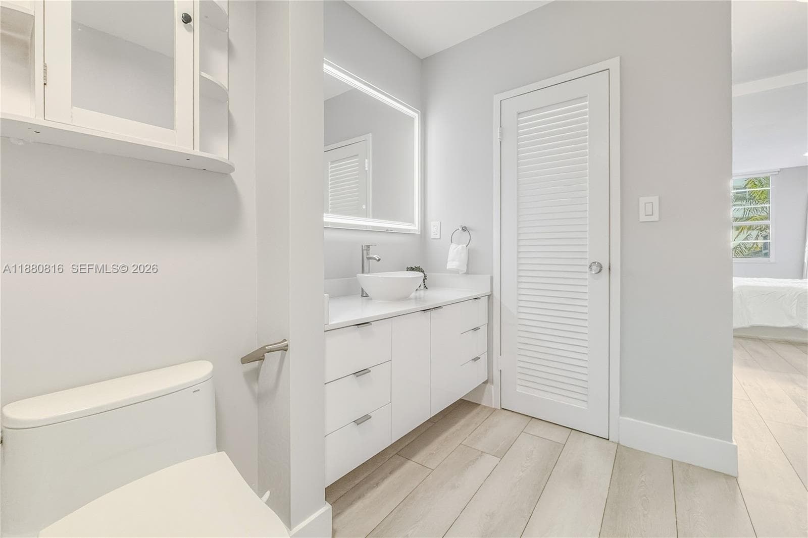 100 Lincoln Rd # 323, Miami Beach FL 33139 — 33