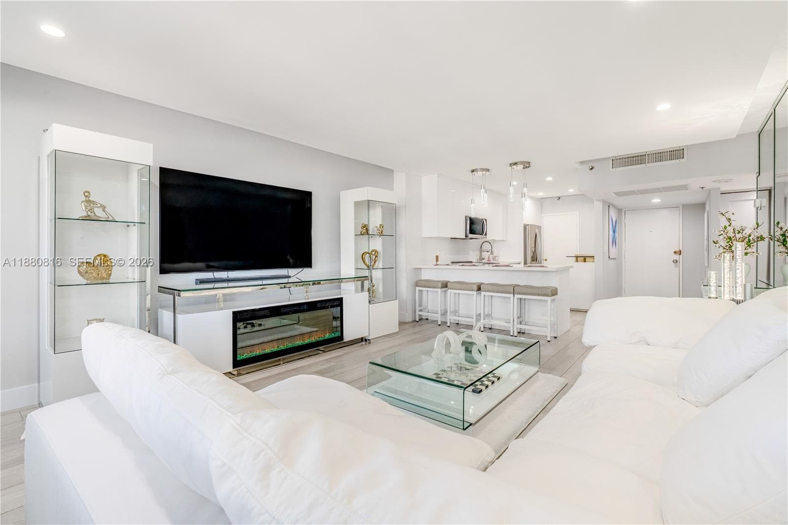 100 Lincoln Rd # 323, Miami Beach FL 33139 — 14