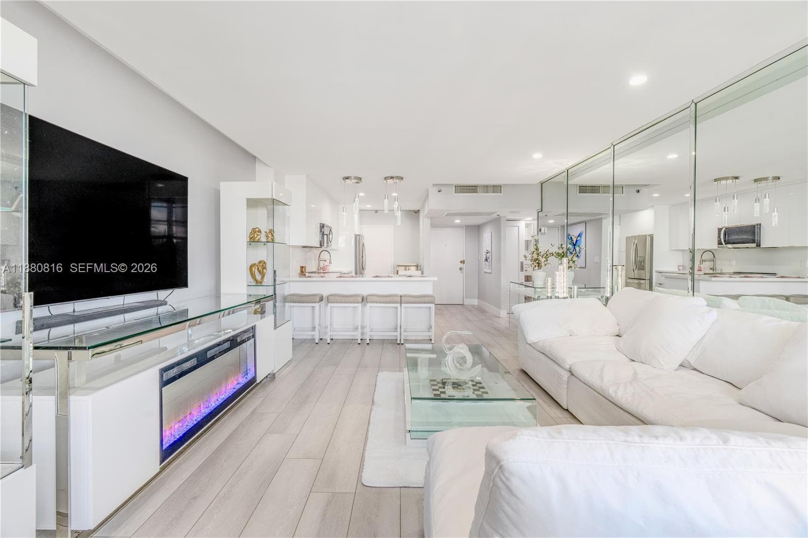 100 Lincoln Rd # 323, Miami Beach FL 33139 — 4