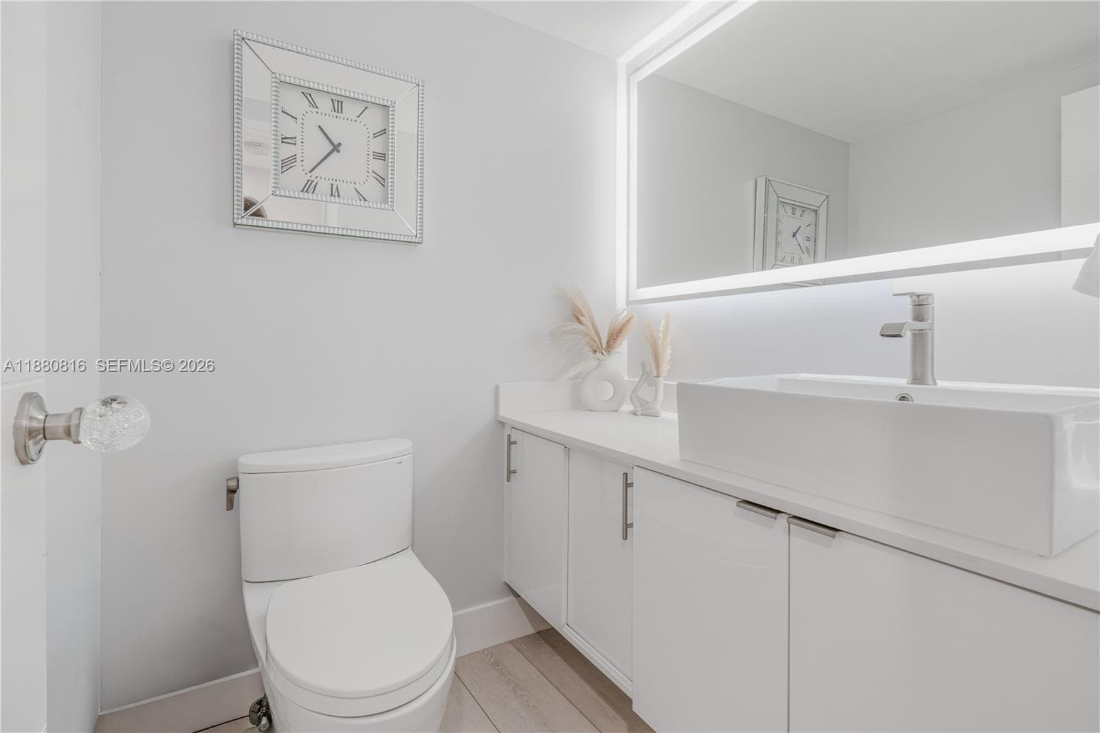 100 Lincoln Rd # 323, Miami Beach FL 33139 — 25