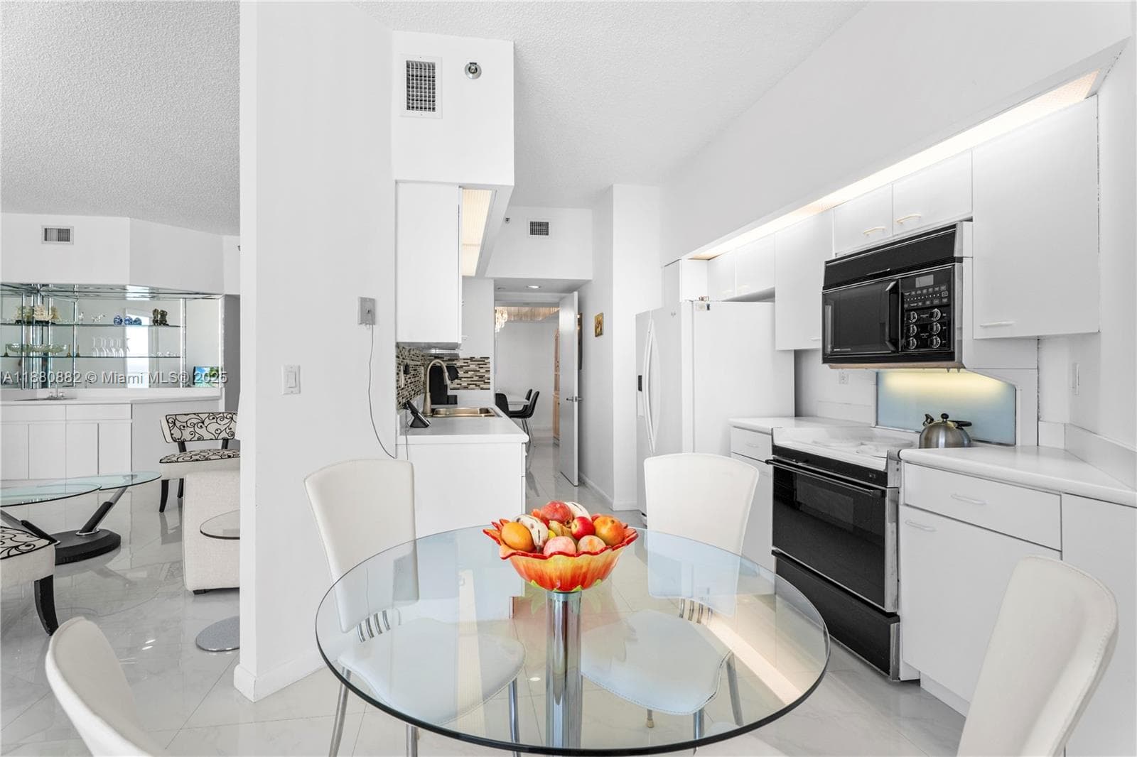 16485 Collins Ave, Sunny Isles Beach FL 33160 — 31