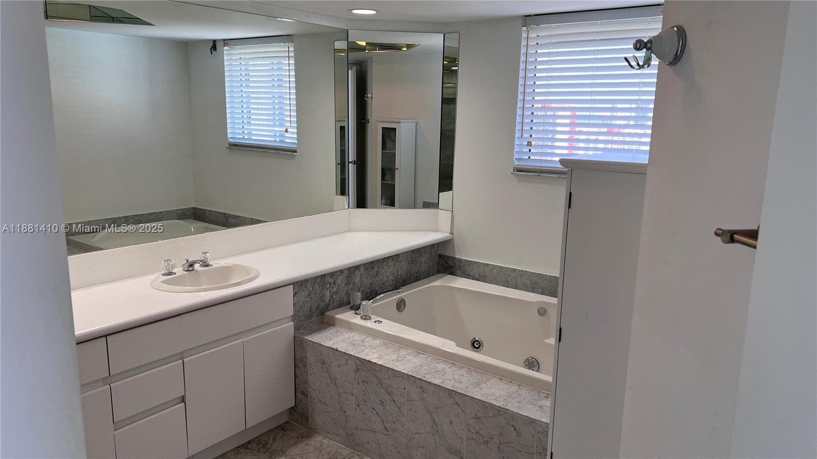 16485 Collins Ave # 2334, Sunny Isles Beach FL 33160 — 33