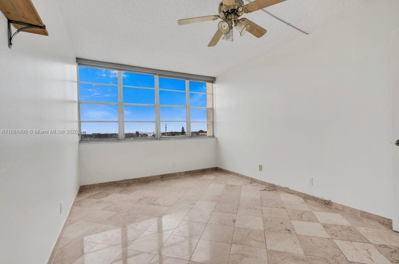 2025 NE 164th St # 716, North Miami Beach FL 33162 — 23