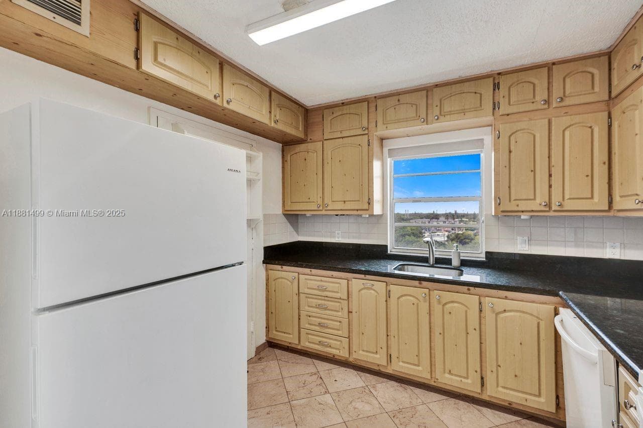 2025 NE 164th St # 716, North Miami Beach FL 33162 — 3