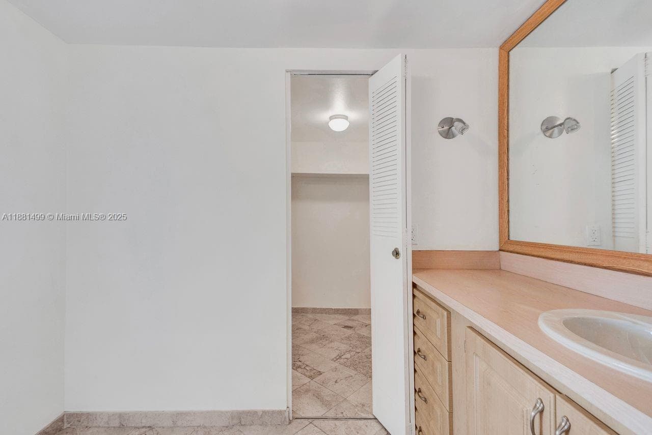 2025 NE 164th St # 716, North Miami Beach FL 33162 — 32