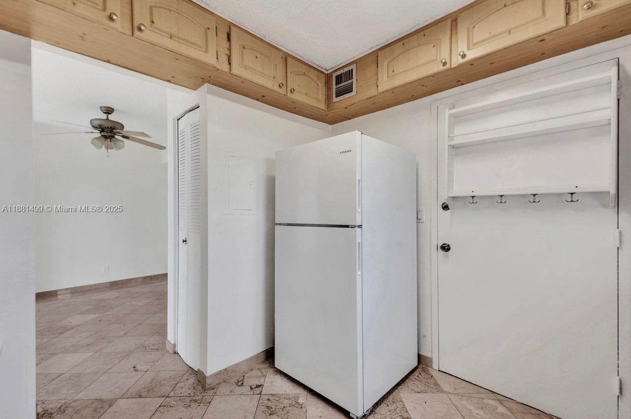 2025 NE 164th St # 716, North Miami Beach FL 33162 — 5