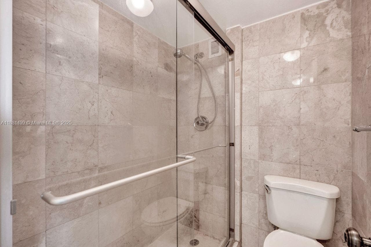 2025 NE 164th St # 716, North Miami Beach FL 33162 — 30