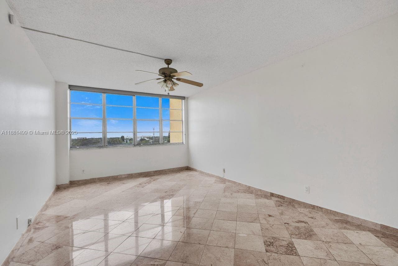 2025 NE 164th St # 716, North Miami Beach FL 33162 — 33