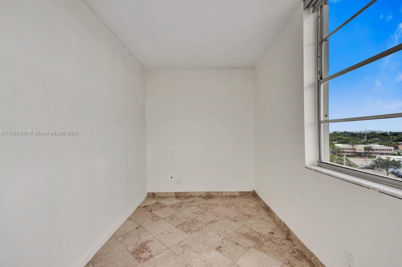 2025 NE 164th St # 716, North Miami Beach FL 33162 — 14