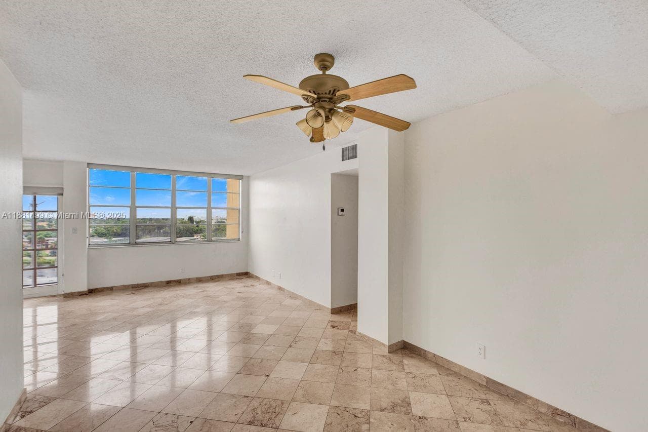 2025 NE 164th St # 716, North Miami Beach FL 33162 — 18