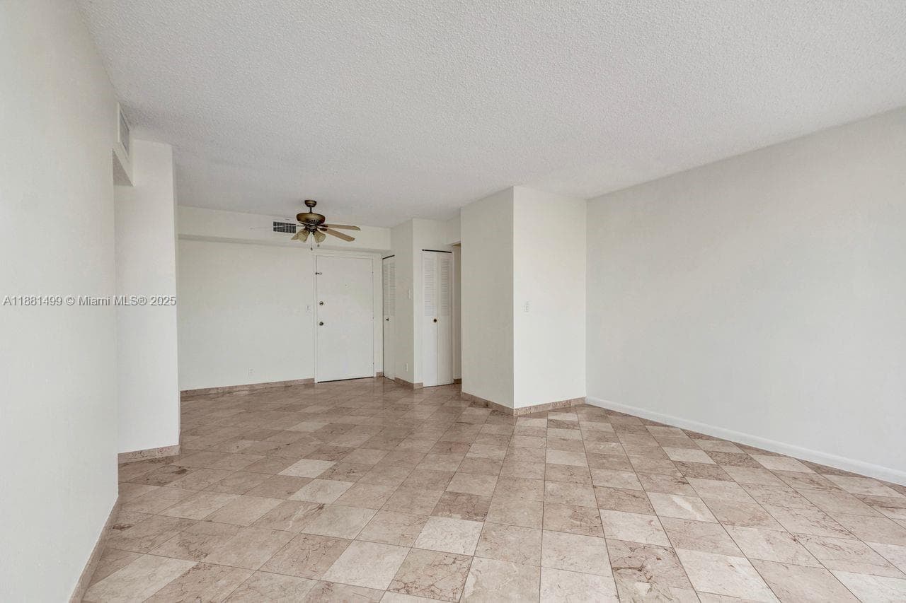 2025 NE 164th St # 716, North Miami Beach FL 33162 — 11