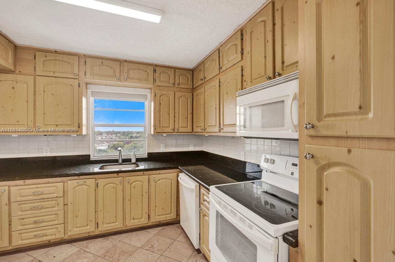 2025 NE 164th St # 716, North Miami Beach FL 33162 — 4