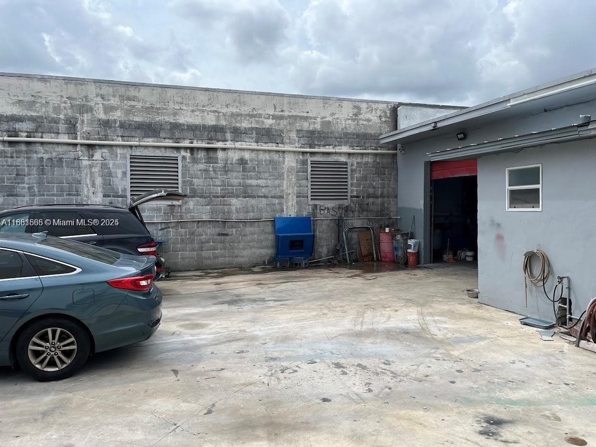Dr Burkharts Winter Gdn R, Miami, FL — 23