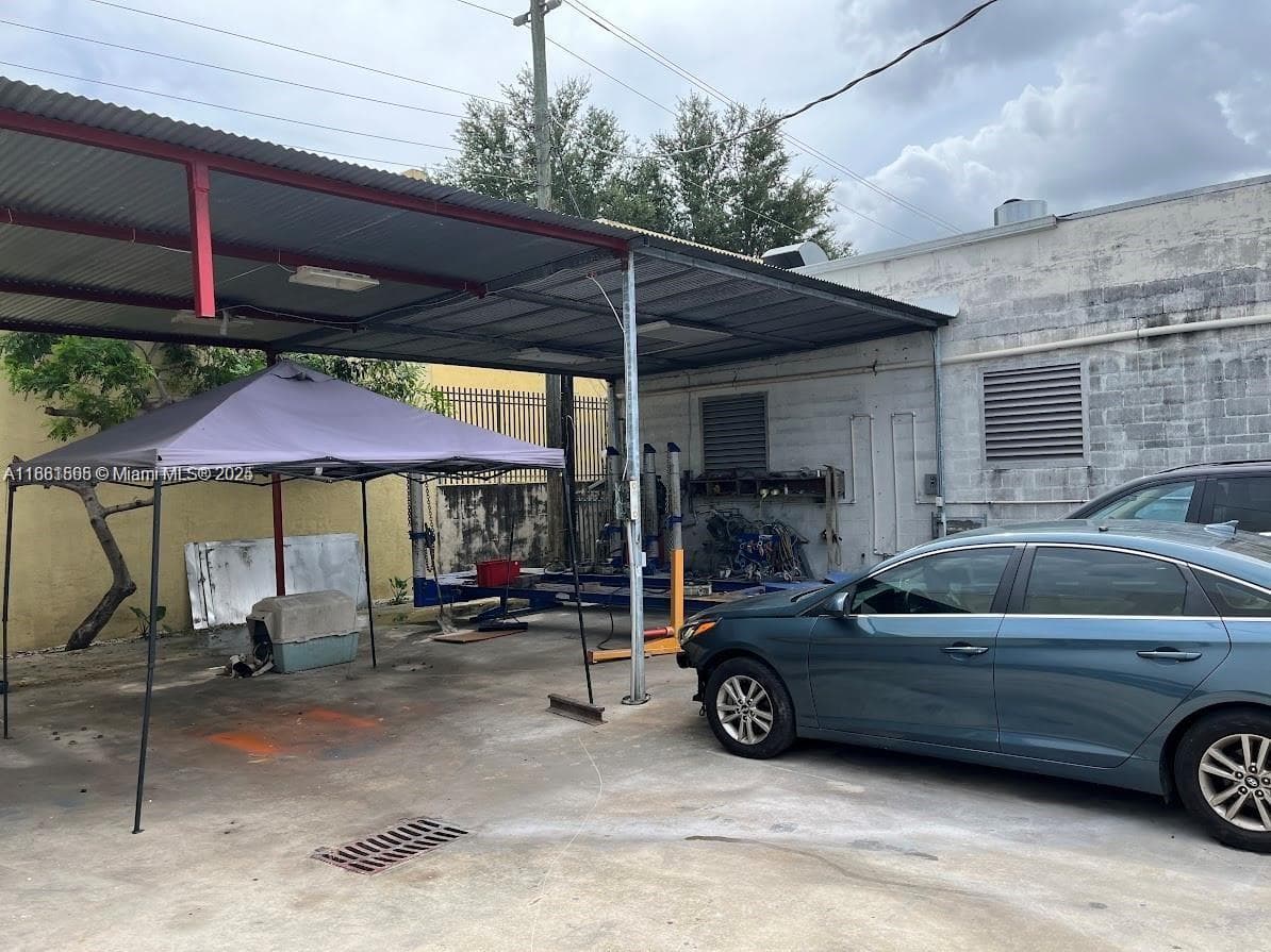 Dr Burkharts Winter Gdn R, Miami, FL — 22