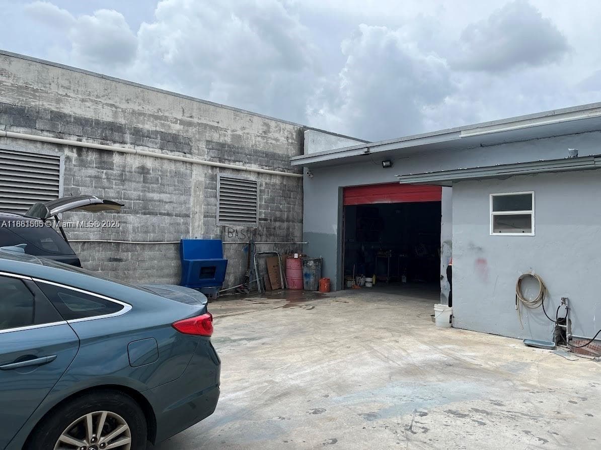 Dr Burkharts Winter Gdn R, Miami, FL — 18