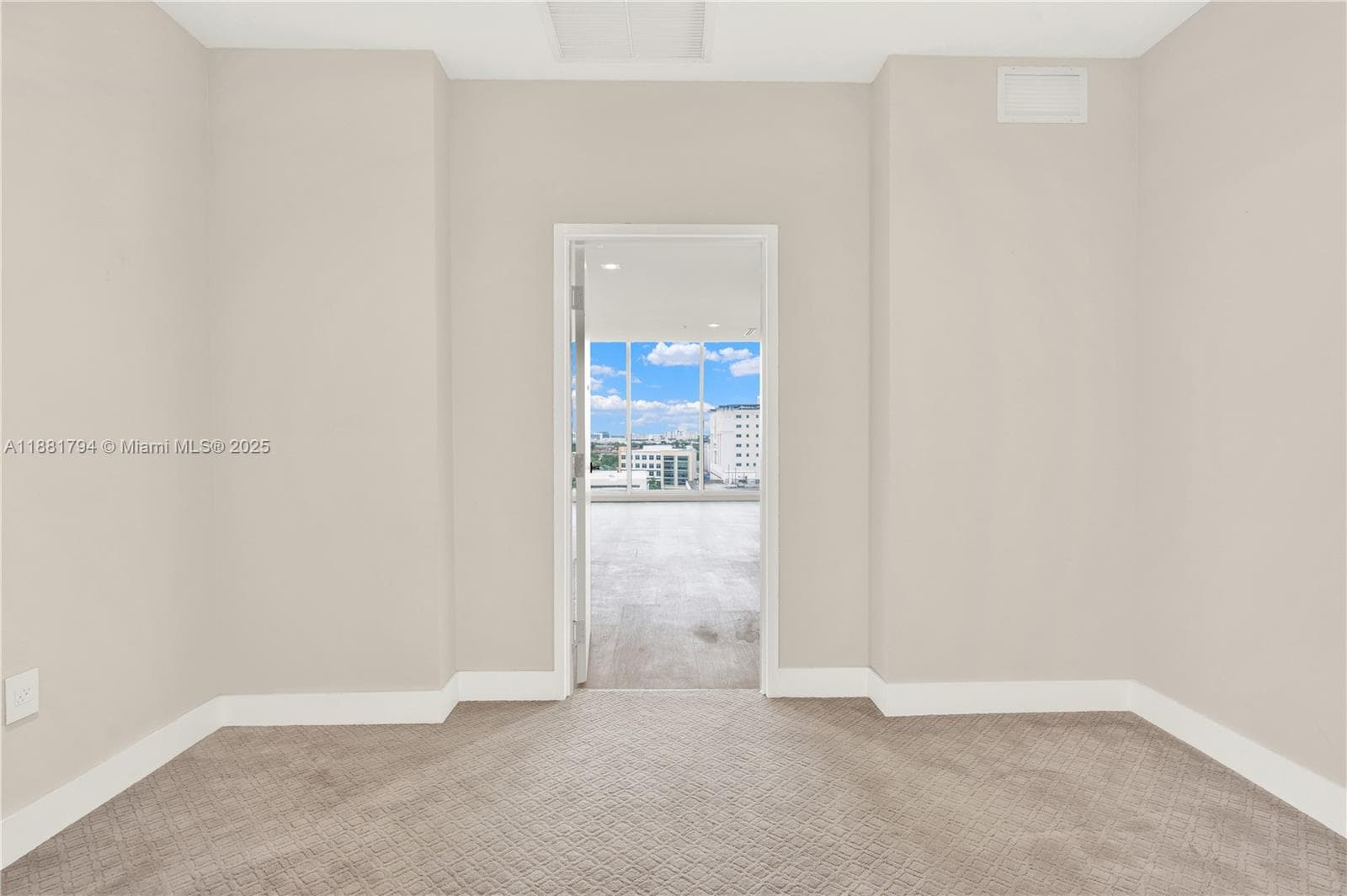 2820 NE 214th St # 1005, Aventura FL 33180 — 3