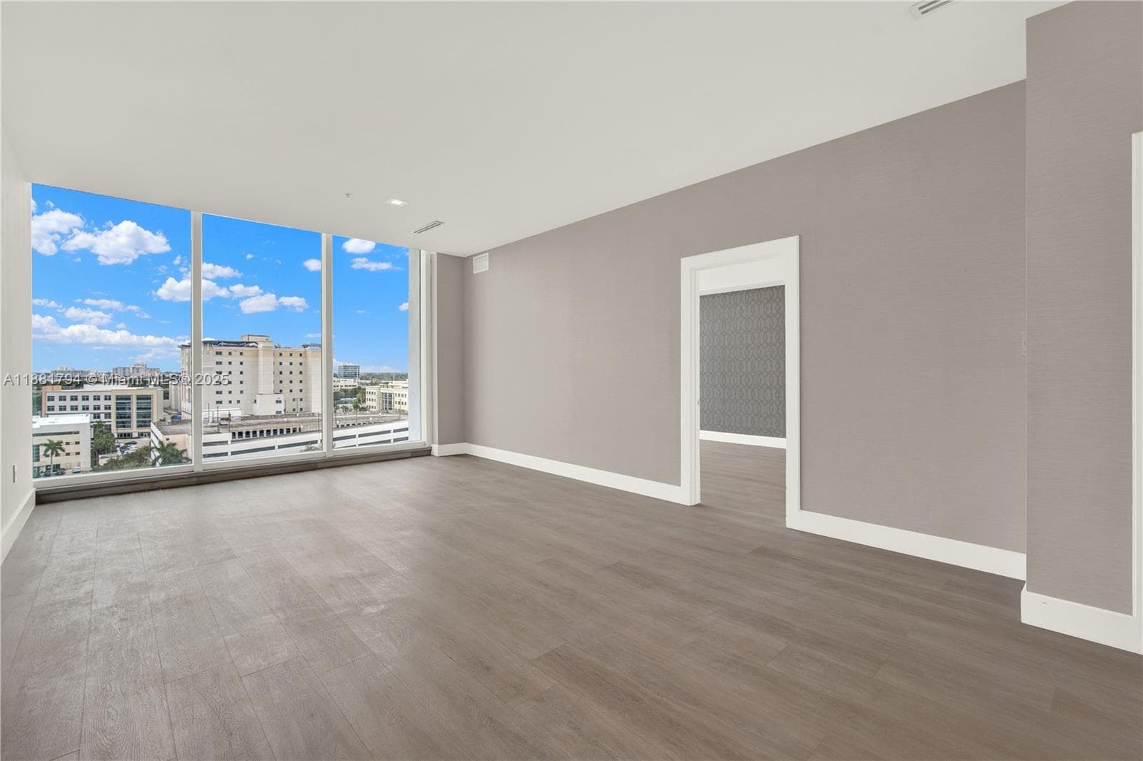 2820 NE 214th St # 1005, Aventura FL 33180 — 1