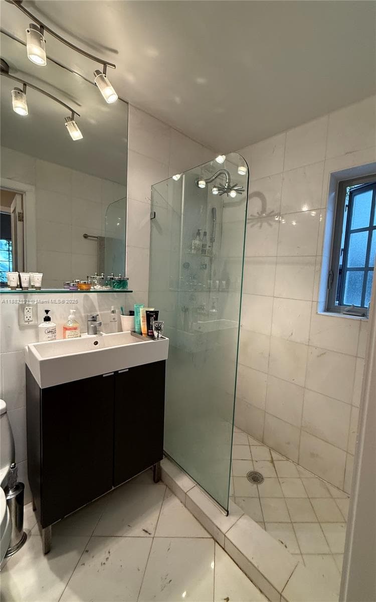 1600 Michigan Ave # 1, Miami Beach FL 33139 — 6