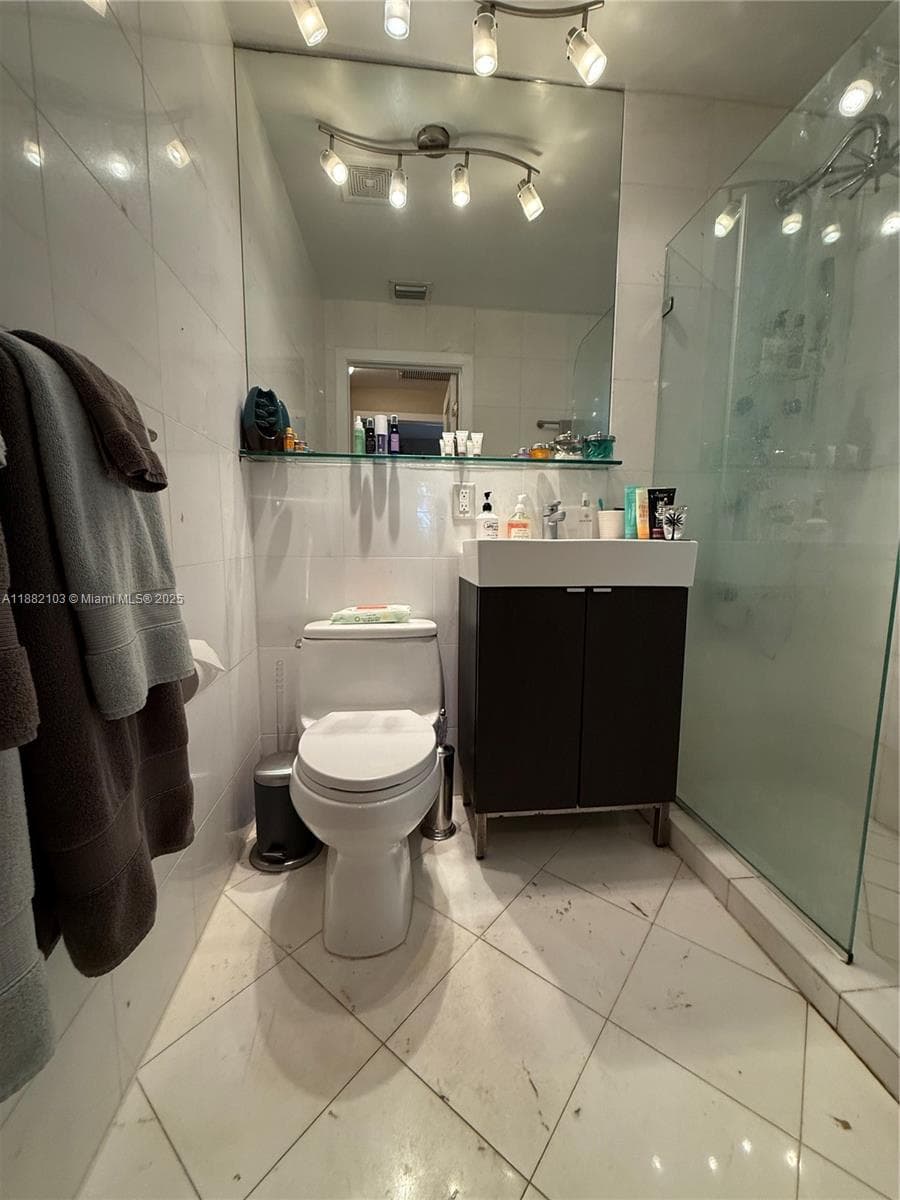 1600 Michigan Ave # 1, Miami Beach FL 33139 — 7