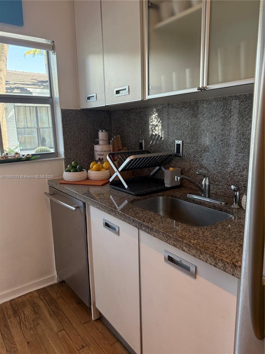 1600 Michigan Ave # 1, Miami Beach FL 33139 — 9