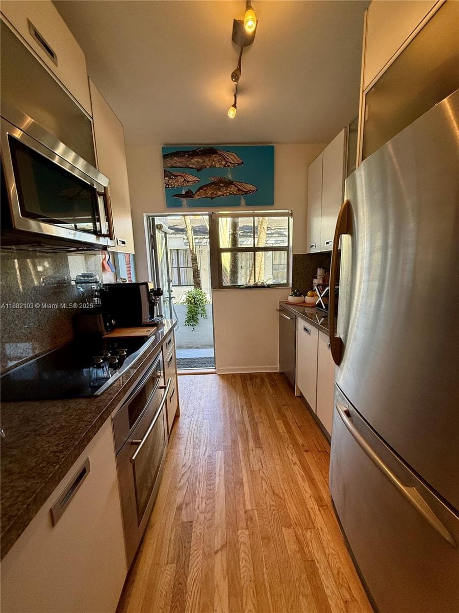 1600 Michigan Ave # 1, Miami Beach FL 33139 — 10