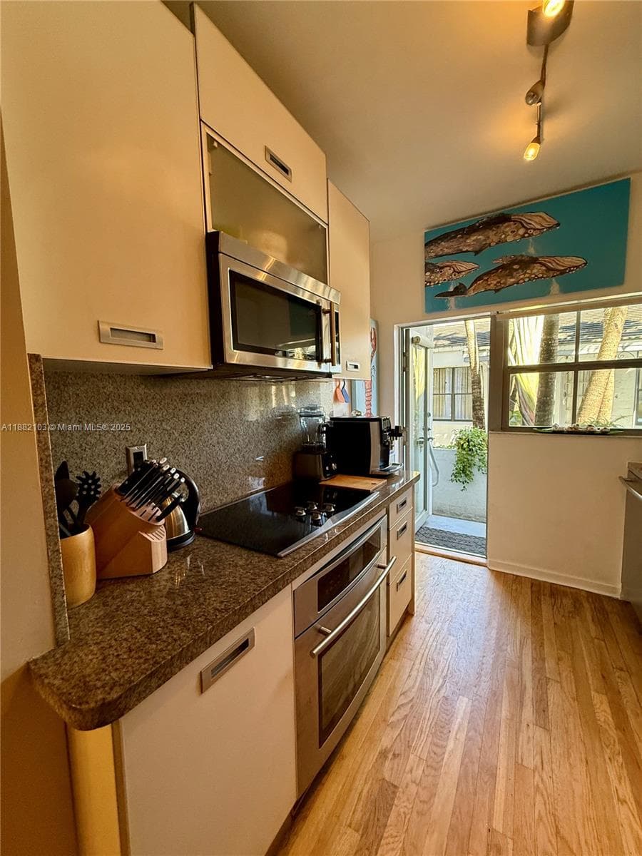 1600 Michigan Ave # 1, Miami Beach FL 33139 — 11