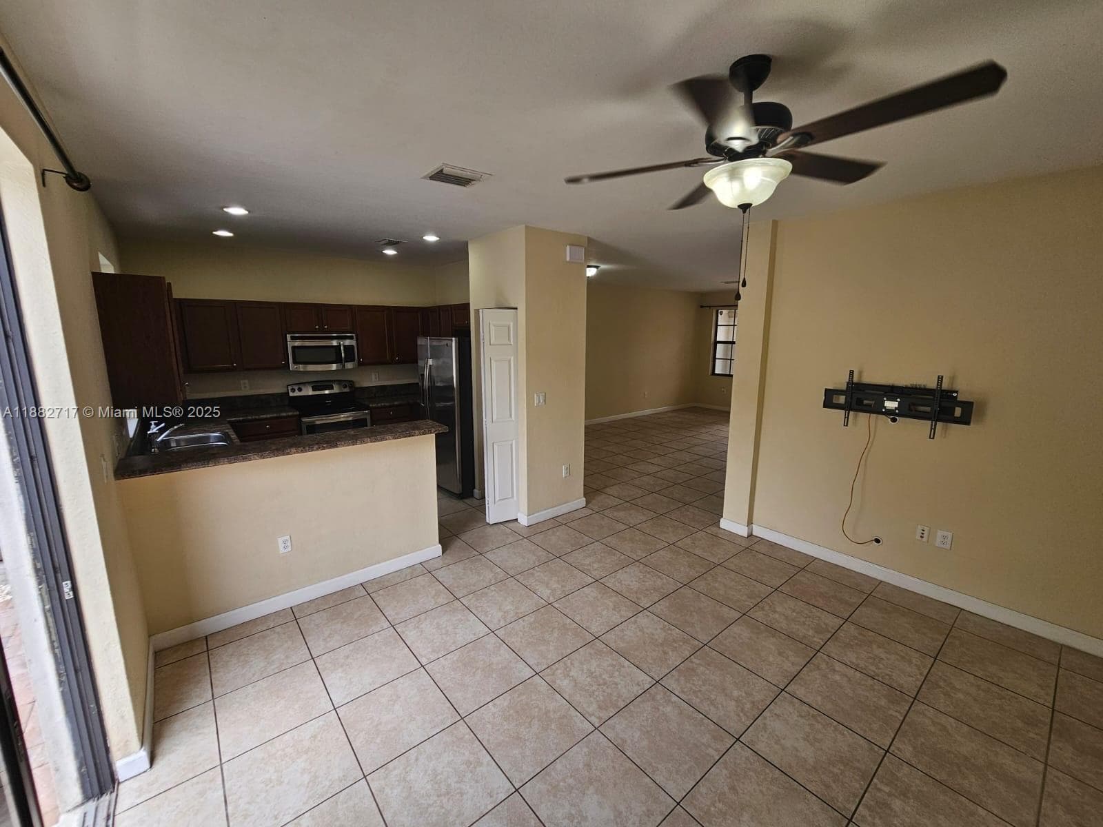 3387 W 90th St, Hialeah FL 33018 — 5