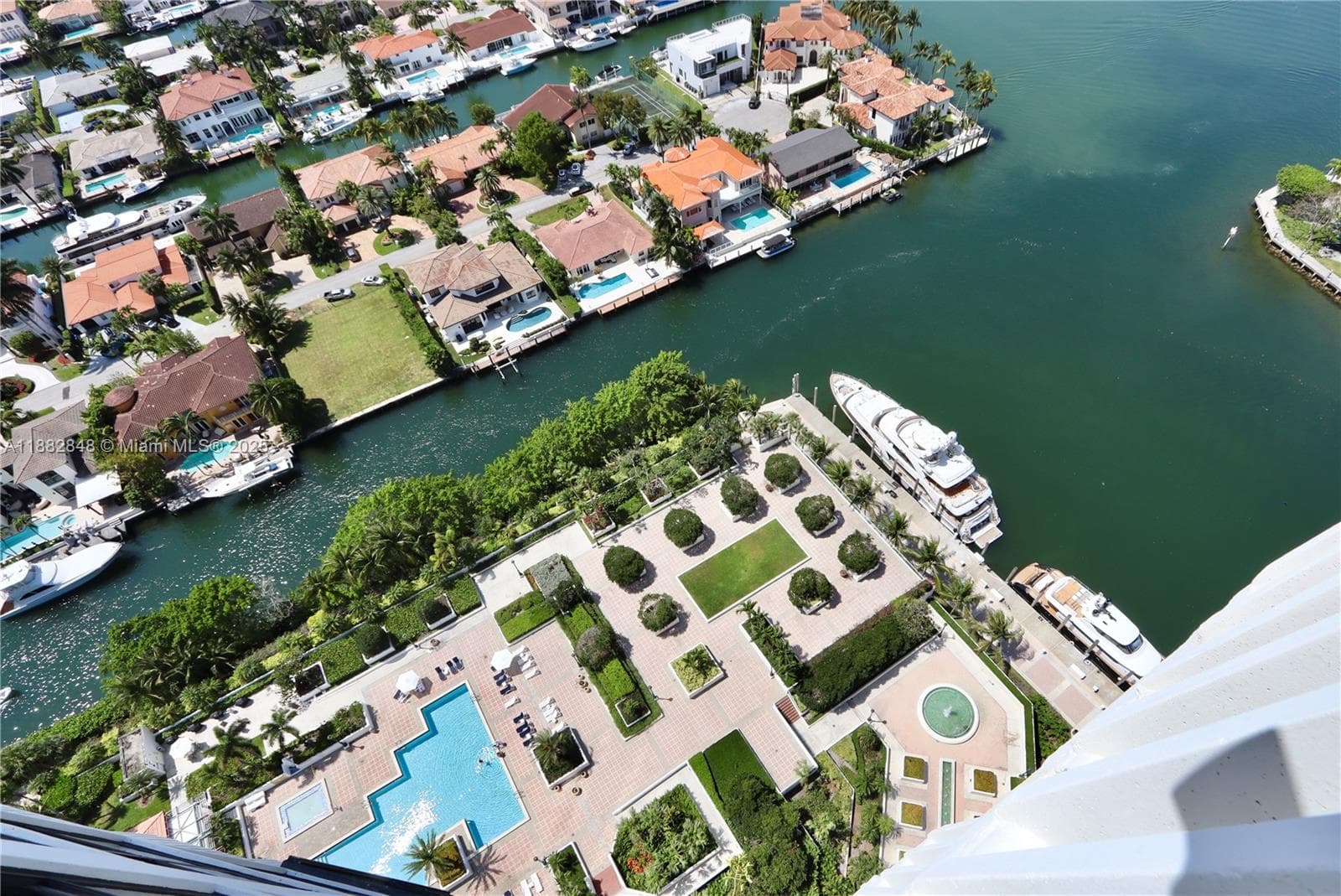 1000 Island Blvd, Aventura FL 33160 — 28