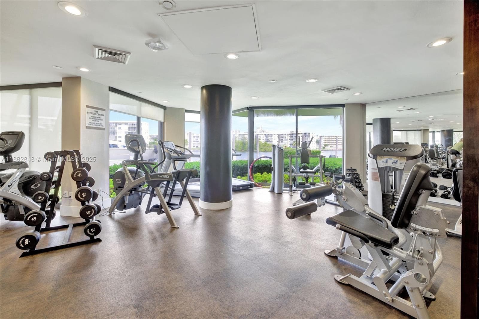 1000 Island Blvd, Aventura FL 33160 — 38