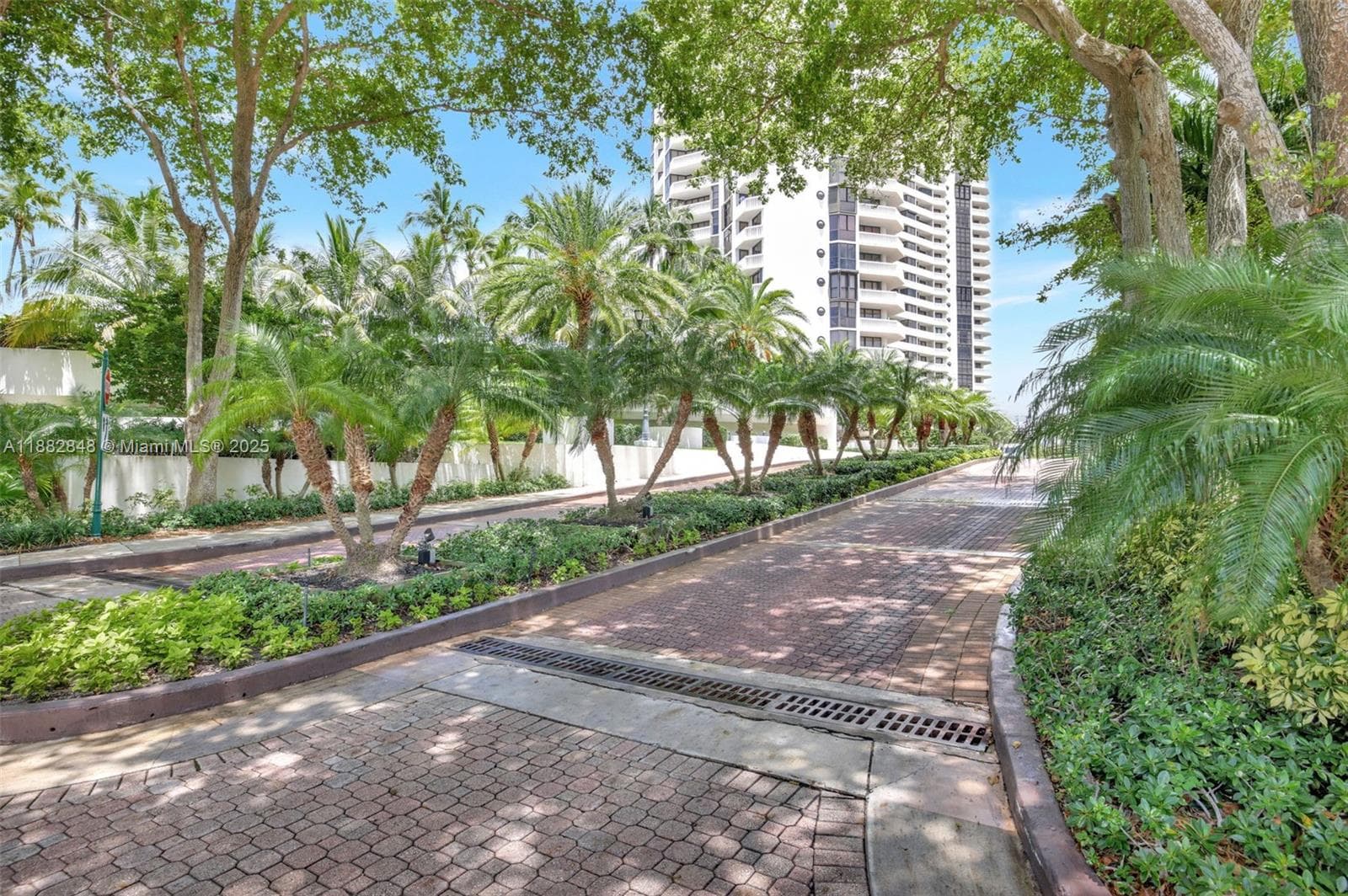 1000 Island Blvd, Aventura FL 33160 — 31