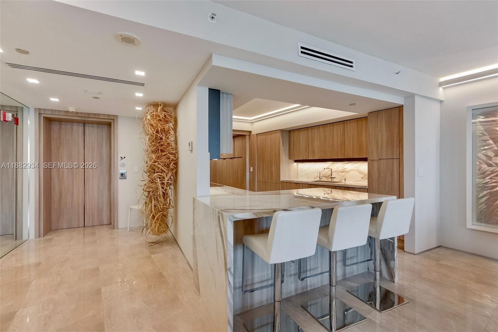 1455 Ocean Dr # 811, Miami Beach FL 33139 — 2