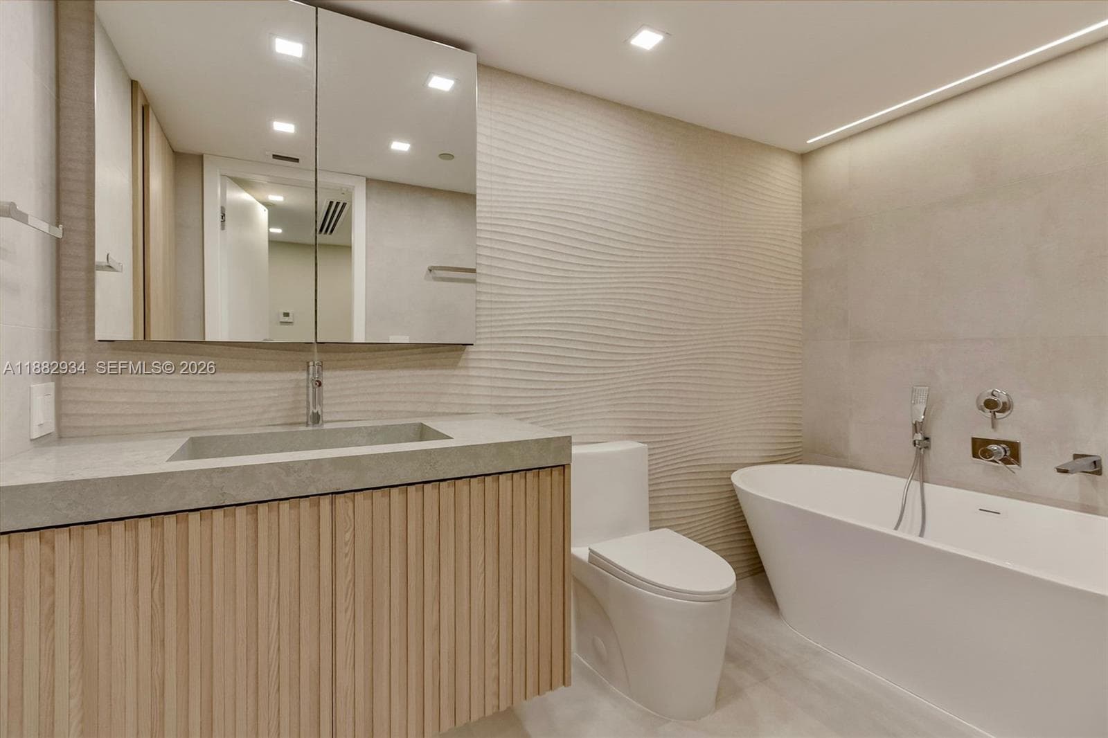 1455 Ocean Dr # 811, Miami Beach FL 33139 — 4
