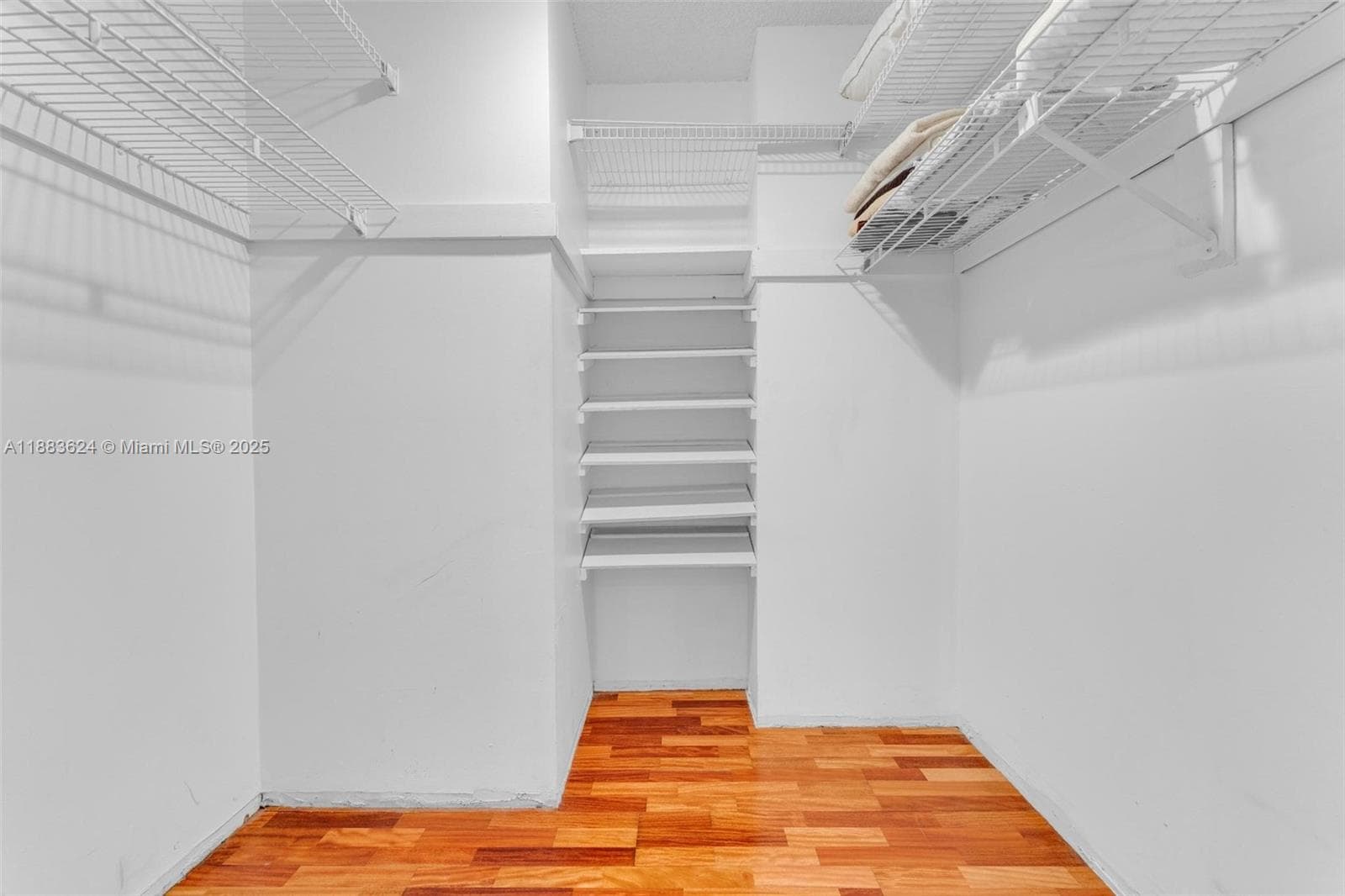 18021 Biscayne Blvd # 1503, Aventura FL 33160 — 32