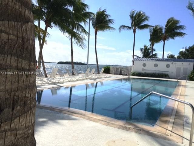 Nirvana Condo No One Cond, Miami, FL — 2