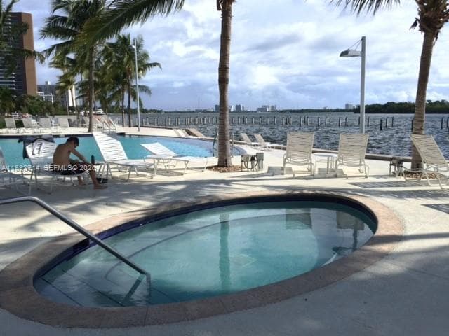 Nirvana Condo No One Cond, Miami, FL — 3