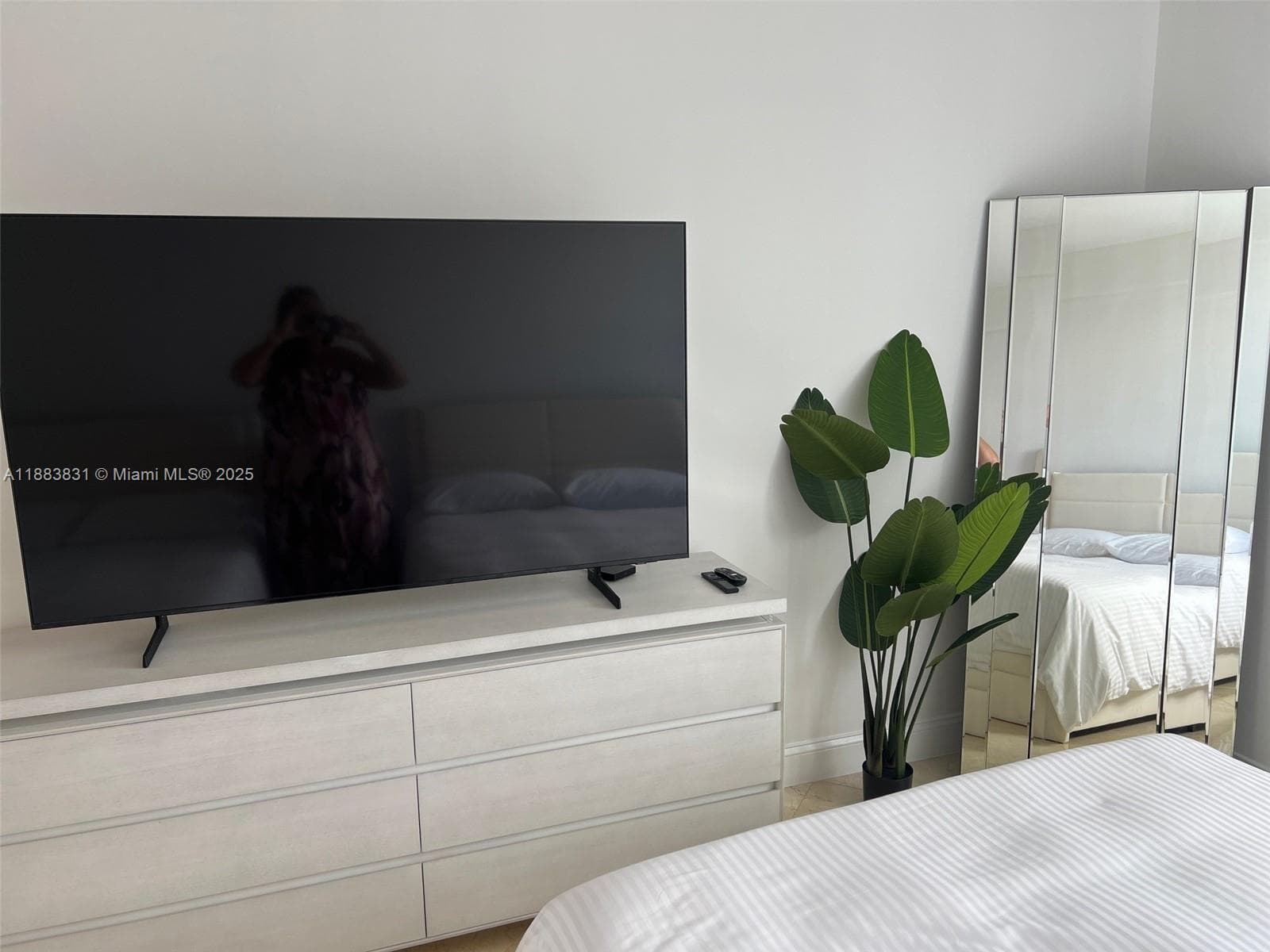 100 Lincoln Rd # 848, Miami Beach FL 33139 — 29