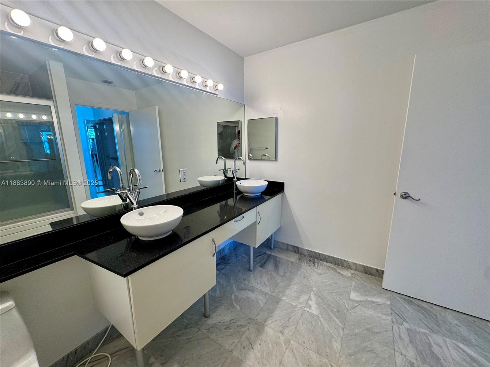 31 SE 5th St # 3817, Miami FL 33131 — 23
