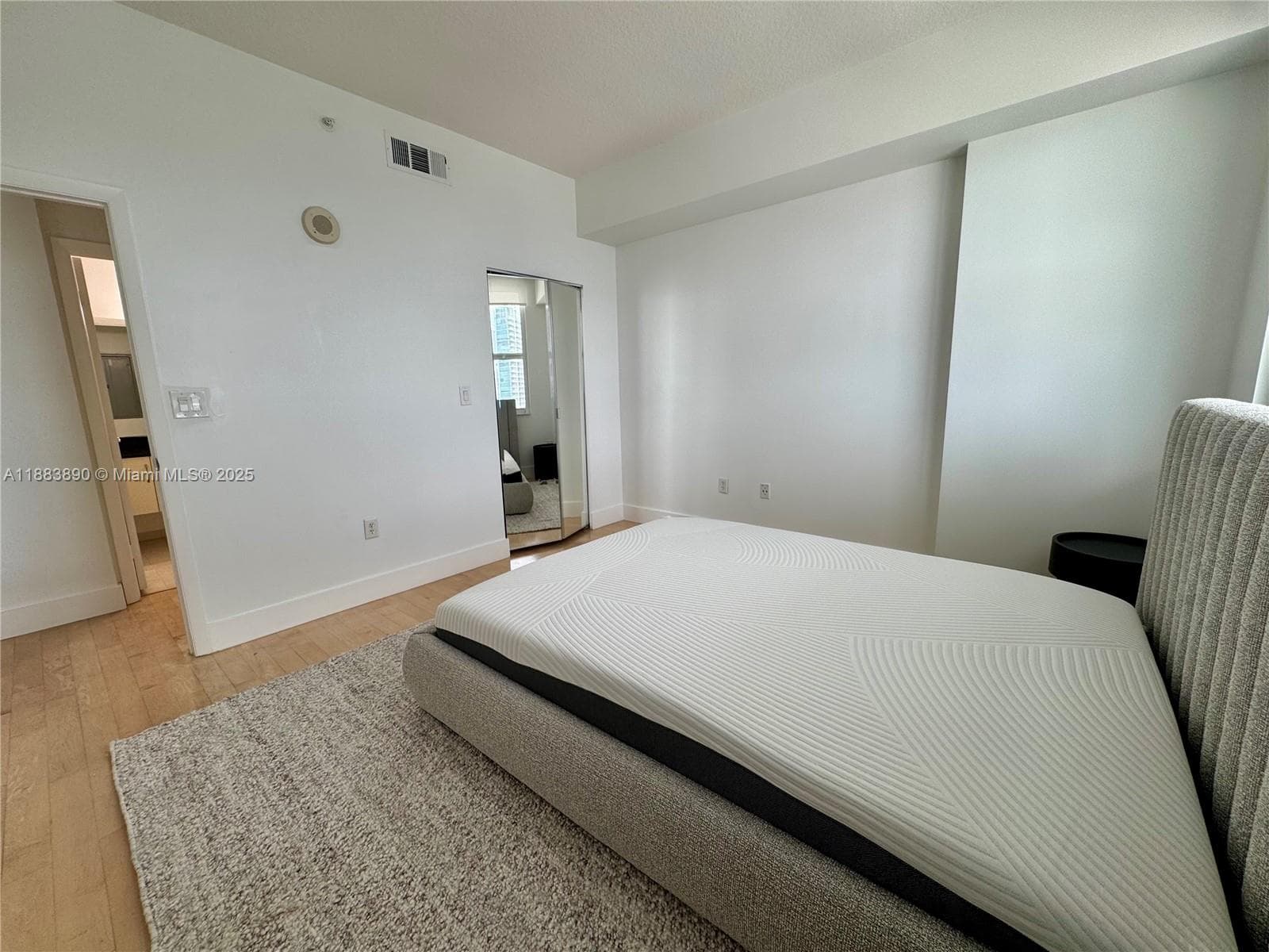 31 SE 5th St # 3817, Miami FL 33131 — 12