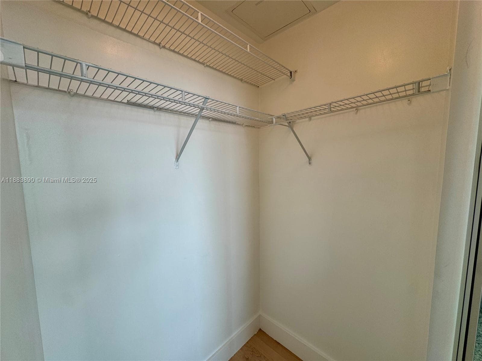 31 SE 5th St # 3817, Miami FL 33131 — 26