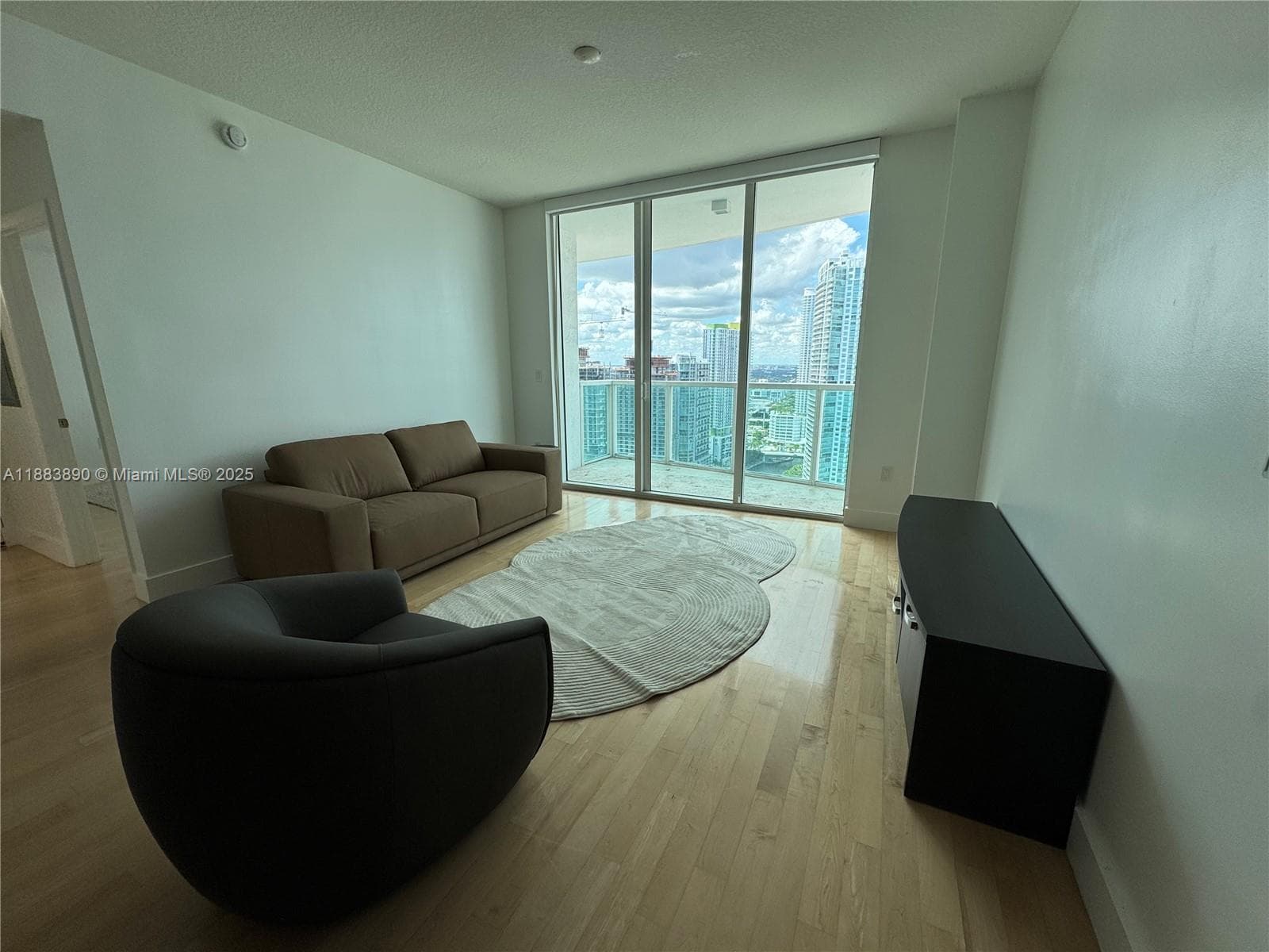 31 SE 5th St # 3817, Miami FL 33131 — 1