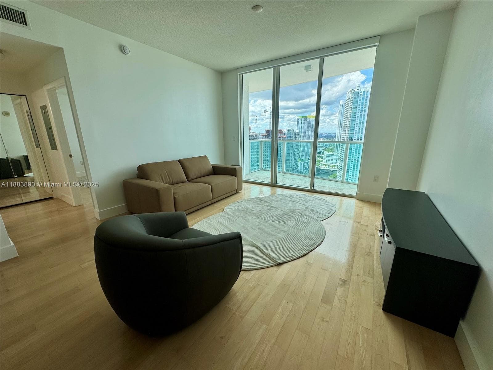31 SE 5th St # 3817, Miami FL 33131 — 4