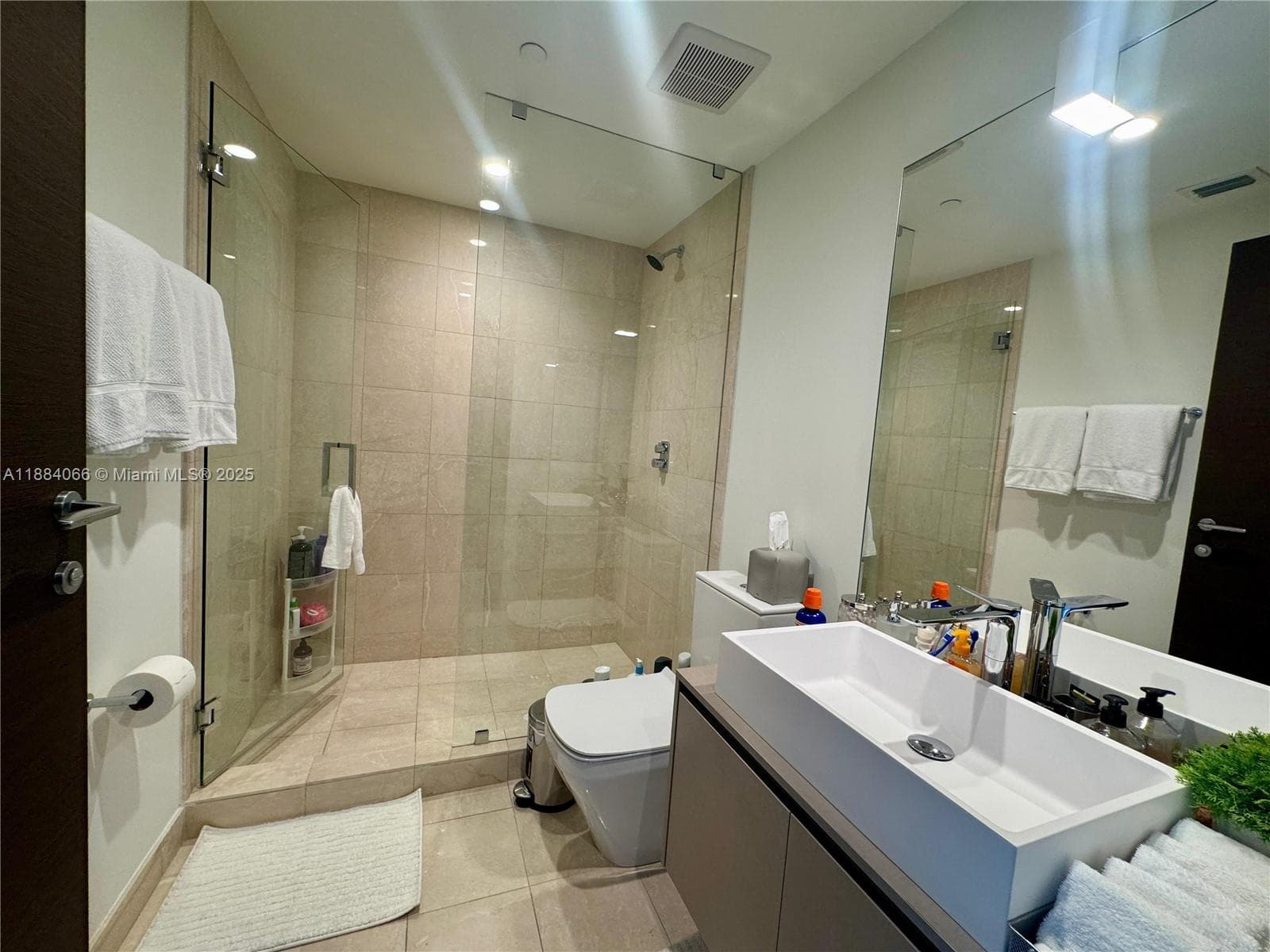 1000 Brickell Plz # 3302, Miami FL 33131 — 23